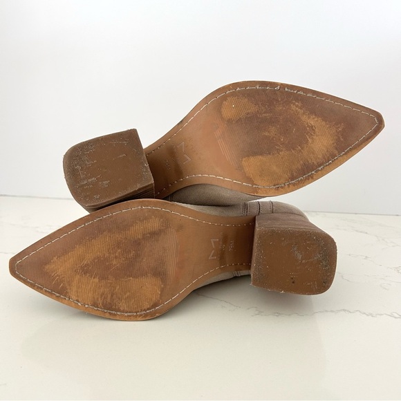 Marc Fisher Suede Heeled Ankle Boot Bootie Pointy Toe Pull On Light Tan Size 7.5 - Picture 10 of 11